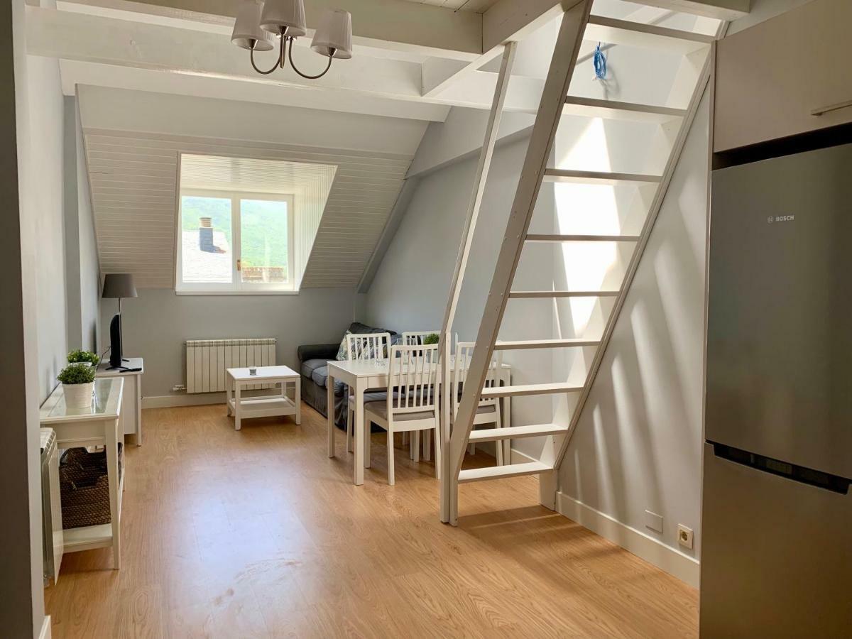 Bpirineos-Blest Apartment เบนาสเก ภายนอก รูปภาพ
